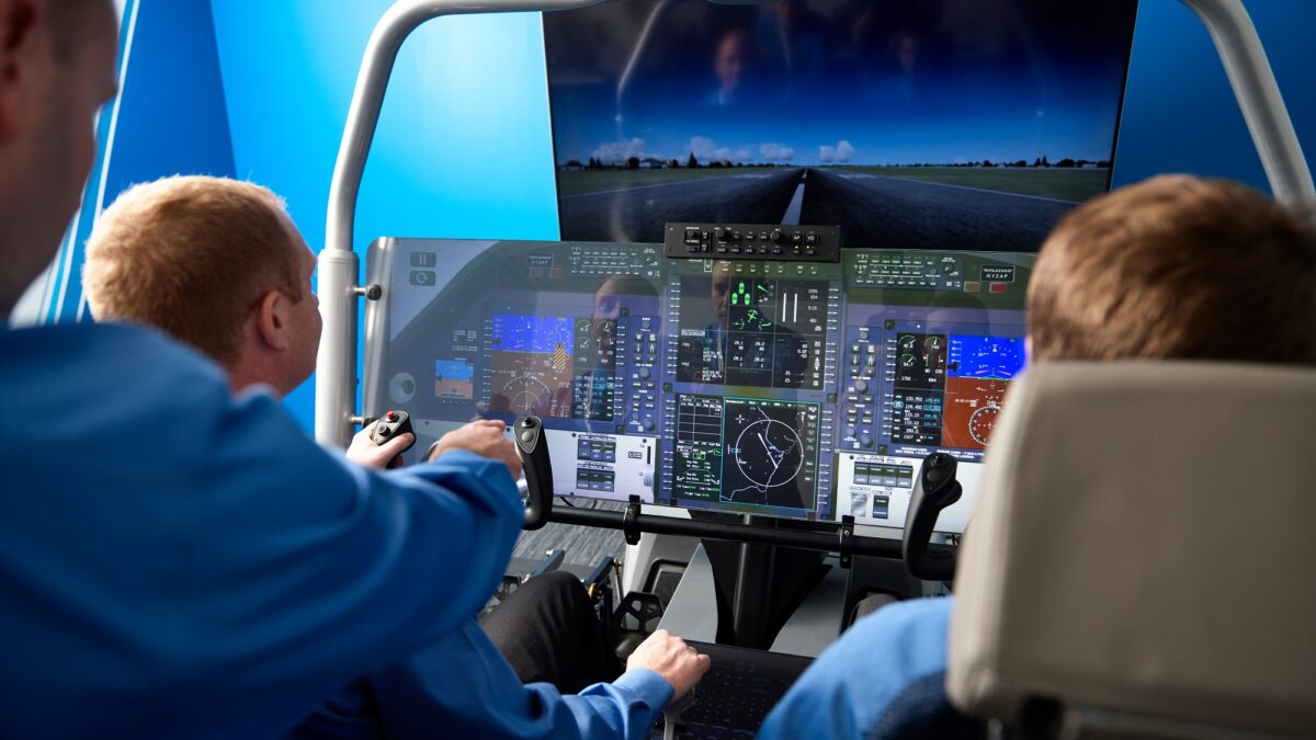 PlaneSense flight simulator for pilot training